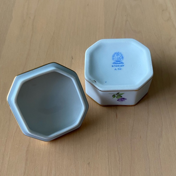 Herend Porcelain Rabbit/Bunny Box - Picture 6 of 7